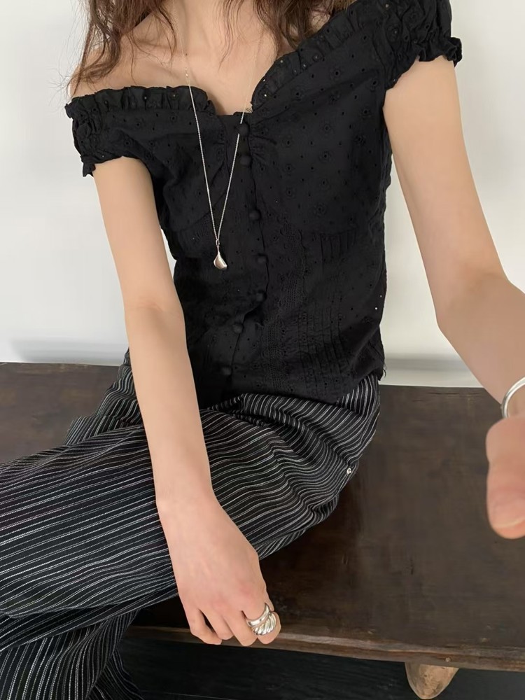 黑色
